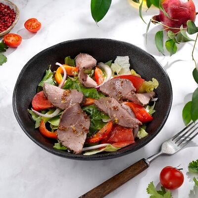 Салат с ростбифом в Петрушка по цене 456 ₽