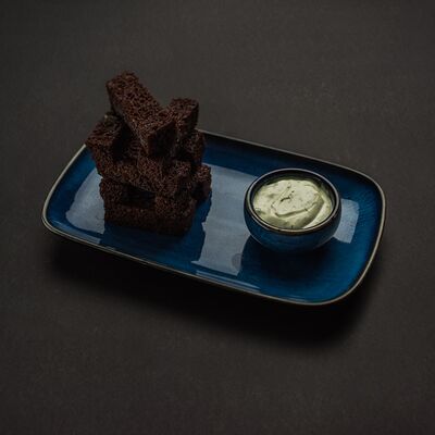 Гренки с чесночным соусом в Шашлычный дворик по цене 350 ₽