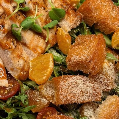 С индейкой, мандарином и пармезаном в В завязке по цене 550 ₽