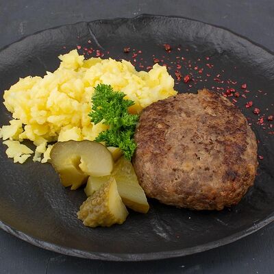 Котлета мясная с толченным картофелем в Дачный дворик по цене 450 ₽