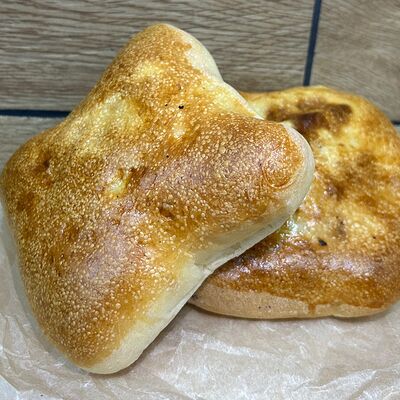 Осетинский сыр зелень в Суши-бар Сакура по цене 140 ₽