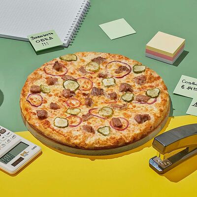 Пицца Шашлычная 24 см в Dostaевский по цене 458 ₽