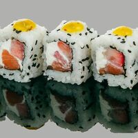 Ролл Ичиго Сальмон в Marlin Sushi