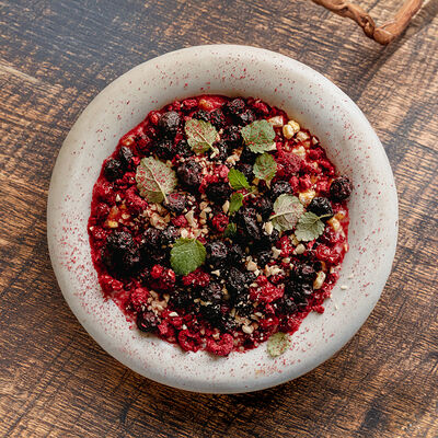 Йогурт с мягким кремом и сублимированными ягодамив Айна по цене 500 ₽