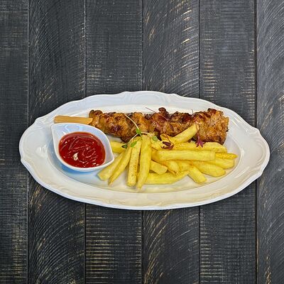 Шашлычок из цыпленка с картофелем фри Яндекс в Снегири на Лагерном по цене 560 ₽