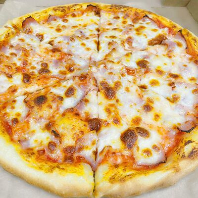 Пицца с беконом в Caramel по цене 735 ₽