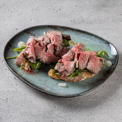 Брускетта с ростбифомв Раковарня на Пятницкой по цене 930 ₽