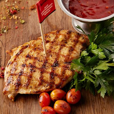Стейк из куриного филе на гриле с соусом BBQ в Кафе Mister & Missis Grille по цене 680 ₽
