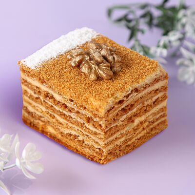 Сметанник с грецким орехом в Talis cakes по цене 470 ₽