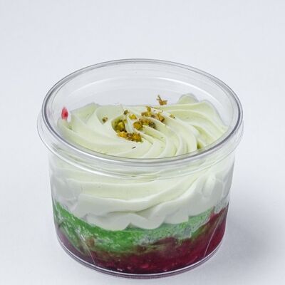 Десерт фисташка-малина в Veranda Shaffran Шафран по цене 350 ₽