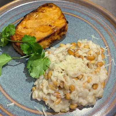 Масляная рыба с перловой кашей и кедровым ядром в Русский паб по цене 1010 ₽