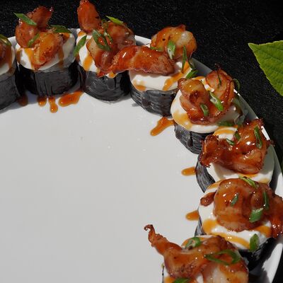 Ролл запечённый с креветкой и горгондзолой в Рандеву по цене 900 ₽