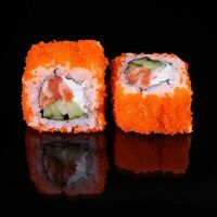 Ролл Калифорния с лососем в Lovkus