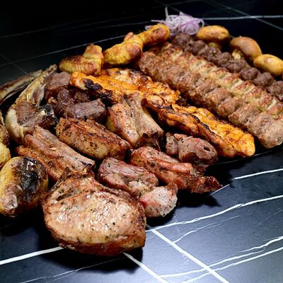 Ассорти из шашлыков Большая компания в Суши пицца бургер по цене 3471 ₽