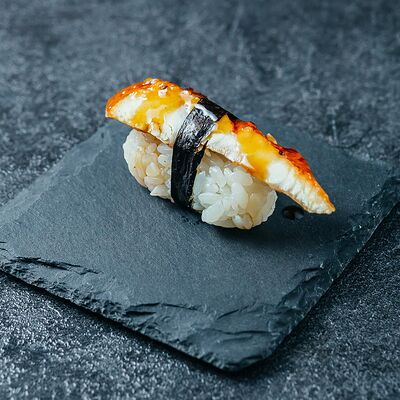 Нигири с угрем в Rolls Bar по цене 207 ₽