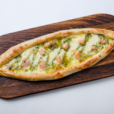 Пиде с лососем и сливочным песто в Базар по цене 500 ₽