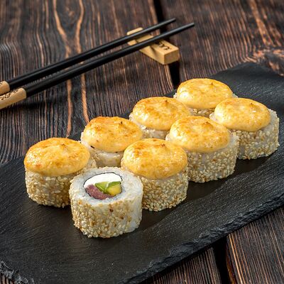 Запеченный тунец спайси в Суши Гурмэ по цене 390 ₽