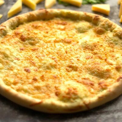 Пицца Сырная в Bahnhof по цене 455 ₽