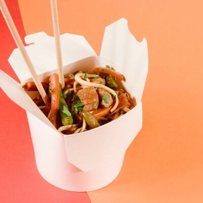 Удон со свининой и стручковой фасолью в Lucky Pizza по цене 309 ₽