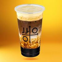 Кофе с яичным кремом и карамельной тапиокой в Jinju Bubble Tea