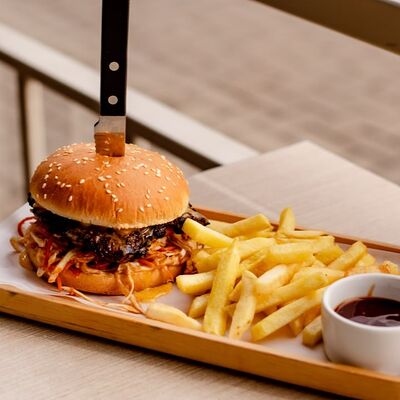 Бургер с говядиной в Papi по цене 21 р.