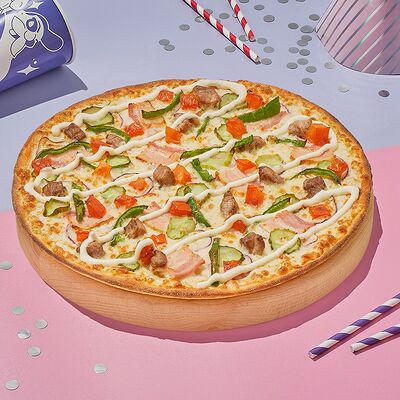 Пицца Деревенская с мясом на тонком тесте в Dostaевский по цене 723 ₽