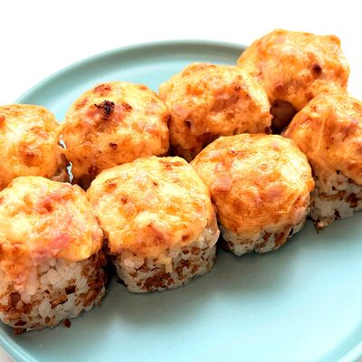 Запеченный ролл с беконом в Ostrov по цене 563 ₽