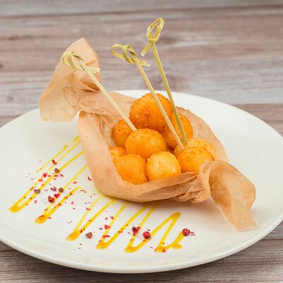 Сырные шарики в Перчим & солим по цене 370 ₽