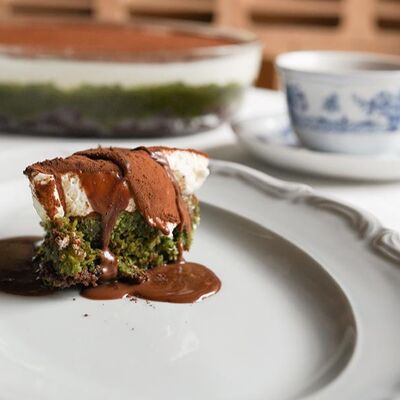 Тирамису с дубайским шоколадомв Moro по цене 800 ₽