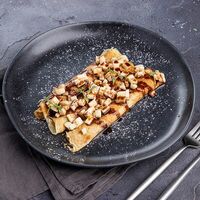 Блинчики с банановым кремом и шоколадом в Encore Cafe