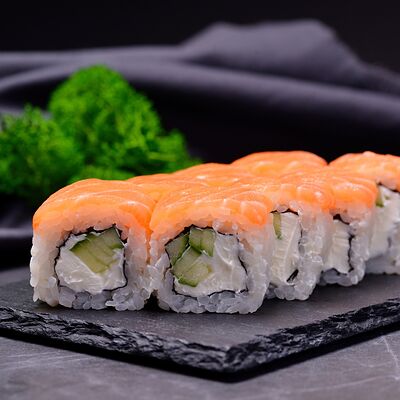 Филадельфия лайт с огурцом в Суши Хаус по цене 635 ₽