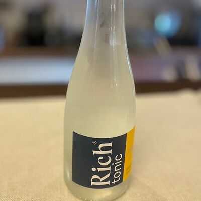 Rich Tonic со вкусом лимона и грейпфрутав Burgers and Crabs по цене 220 ₽