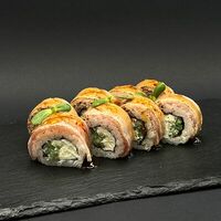 Филадельфия с опаленным тунцом в Bibik Sushi