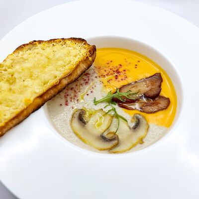 Дуэт грибного и тыквенного супов в Собрание по цене 605 ₽