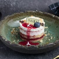 Сметанник с малиной в Inside