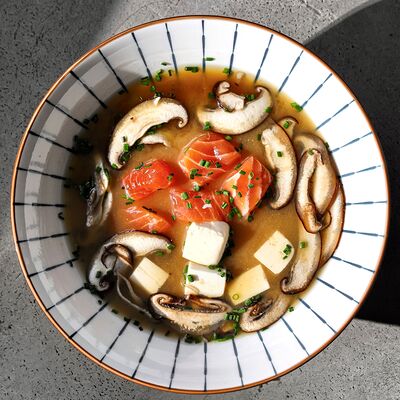 Мисо-суп с лососем в Tokyo Sushi по цене 1120 ₽