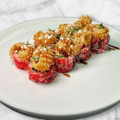 Ролл Бешеный кальмар в Маяк дзиро по цене 1129 ₽