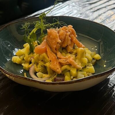 Салат с горбушей слабосоленой, картофелем в Длинный нос по цене 170 ₽