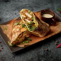 Буррито с цыпленком BBQ в Escobar Burgers Tako & Burrito Premium