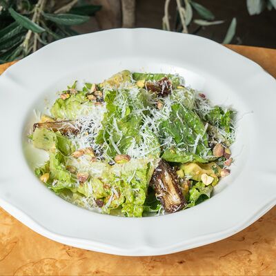 Салат с финиками, авокадо и козьим сыромв Grecco по цене 1190 ₽