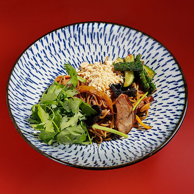 Лапша с уткой по-гонконгскив Pong по цене 977 ₽