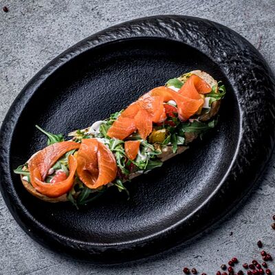 Брускетта с лососем в Edateca Едатека по цене 490 ₽