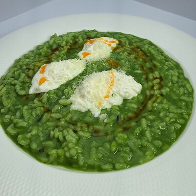 Зелёное ризотто со страчателлойв Smart Cafe по цене 680 ₽