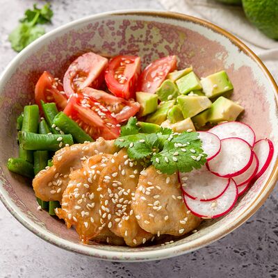 Поке с курицей в остро-сладком соусе в Poke Love по цене 1000 ₽