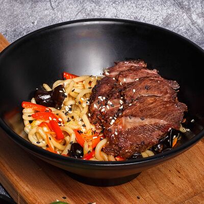 Лапша со щечками в 4Pho по цене 740 ₽