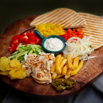 Шаверма техасская на тарелке в #Шаверма_хауз по цене 550 ₽