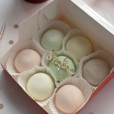 Моти-набор ассорти с 8 мартав Karalis Cakes по цене 1450 ₽