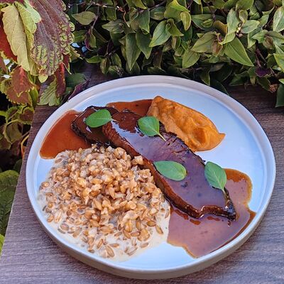 Копченый говяжий брискетв Современники по цене 1250 ₽