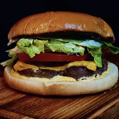 Чизбургер в Street Food Market по цене 594 ₽