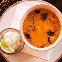 Том-ям с курицей в Чаша